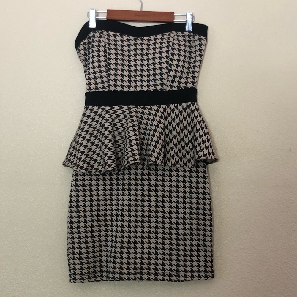 Houndstooth peplum strapless dress